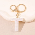 Porte-clés lettre T en résine avec paillettes blanches et métal doré - Lettre T
