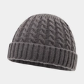 Berretto in maglia a trecce grigio scuro con risvolto classico per un look invernale caldo - Taglia unica / Grigio