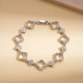 Dettaglio del bracciale a quadrifoglio in argento con cristalli di zircone e chiusura - Bracciale-Bianco