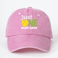 Rosafarbene Baseballkappe aus gewaschener Baumwolle mit JUST ONE MORE GAME Pickleball-Print - Rosa