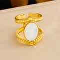 Anillo doble capa dorado vintage con piedra blanca ovalada y bordes de cuentas finas - Estilo de Concha Blanca de Doble Capa Onda (R537) / Abierto Ajustable