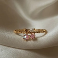 Bague fleur papillon scintillante avec opale rose et cristaux en finition dorée - Or / Style Étoile Perlée (Style 46)