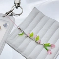 Ciondolo per telefono ciliegia fatto a mano con perle rosa a cuore e foglie verdi - Ciondolo con perline di ciliegia rosa