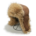 Detail der Wintermütze mit Wildlederimitat und flauschigem Kunstfuchsfell-Futter - M (56-58cm) / Knochenschnallen-Stil / Braun
