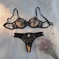 Elegante zwarte kanten lingerieset met bloemenborduursels en hartvormig kristal - S / Zwart
