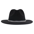 Détail du chapeau fedora noir avec une grosse chaîne en métal argenté sur feutre de laine - M(56-58cm) / Noir