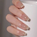 Unghie finte con sfumatura bianca francese lucida su base nude per manicure eleganti - Pelle Liscia (BS2024) / Stile con Kit di Attrezzi