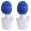 Korte blauwe bobpruik voor cosplay met dikke styling op een witte paspopkop - Blauw