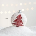 Boule de Noël blanche de 6 cm avec motif d'arbre rouge sur neige artificielle - Boule de Sapin de Noël 6 pièces