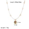 Collana con ciondolo a tulipano colorato con perle bianche e catena d'oro su bianco - Stile Tulipano Rosso (TN3537)