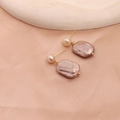 Details von Barock-Süßwasserperlen-Ohrringen mit natürlichem rosa Glanz auf Seide - Goldfarben Perle Violett Barock
