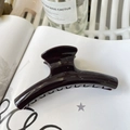 Glossy deep wine red and black hair claw clips placed on a white magazine background - 11.5cm / Chocolate