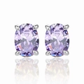 Macro shot of oval purple zircon earrings with silver four-prong setting and reflections - 925 Silver / Purple Blue Gradient