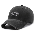 Vintage gewaschene schwarze Baseballkappe mit Distressed-Details und RUN TO THE SUNSET Stickerei - Verstellbar / Schwarz