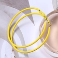Grandes créoles jaunes au fini mat gommé avec un design minimaliste et élégant - Peinture Caoutchouc Jaune