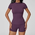 Slim fit paars yoga setje met korte mouwen T-shirt en korte broek met hoge taille - S / Korte Mouw + Shorts / Donkerpaars
