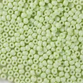 Perline di vetro verde da 4mm in tinta unita laccata per creazione di gioielli - US 15 / 100g (circa 1500 pz)