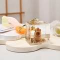Detailansicht Capybara Acryl-Schlüsselanhänger mit goldenem Glitzer und Silikonband - Capybara-Orange / Verlaufsgurt