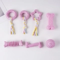Detaillierte Makroansicht von 7 rosa TPR-Kauspielzeugen mit Textur und robustem Baumwollseil - 7-teiliges Set / Ca. 380g