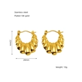 Vista detallada de pendientes de aro estriados bañados en oro 18K de 22x20mm y peso 10g - JY1245 Aro de Croissant Nervado