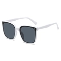 Gafas de sol cuadradas blancas de gran tamaño con lentes oscuras y detalles plateados - Montura Blanca Lente Gris