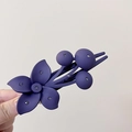 Pince à cheveux fleur violette mate avec strass et détails de baies pour femmes - Fleur en Strass / Violet