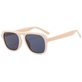 Occhiali da sole oversize beige alla moda con lenti nere mostrati da un angolo di 45 gradi - Montatura Beige Lente Grigio Nero