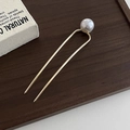 Elegant U-shaped hair pin in golden metal finish with a large white pearl detail - 12.2CM / Gold Pearl Hairpin
