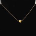 Collar dorado con colgante de corazón grabado con la letra A y cadena fina de eslabón - Letra R / Collar de Oro