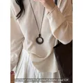 Collana lunga minimalista con pendente tondo nero e cordino regolabile da 95 cm - Collana Lunga in Legno Caffè Scuro con Ciondolo Rotondo Vuoto
