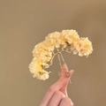 Elegante Chinese haarspeld met gele stoffen bloemen en een metalen U-vormige vork - Bloem haarstok / Geel