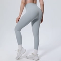 Detailaufnahme der hellblauen High-Waist Yoga-Leggings mit nahtlosem Push-up-Effekt - S / Nashorn-Grau