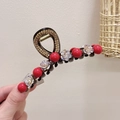 Detail von Kamelien Haarklammer mit roten Perlen und goldenen Strasssteinen für Haare - Dunkelbraune Rosenperlen-Haarklammer