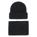 Dettaglio del set invernale in maglia a coste nera con berretto e scaldacollo abbinato - M / Nero