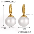 Detail of stainless steel pearl earrings with 31mm height and 15mm white pearl diameter - Shell Pearl Earrings (F1449) / Gold