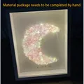 DIY handgefertigtes Mond-Nachtlicht mit rosa Kristallen im weißen Rahmen als Deko - 10 Zoll Mond Hellrosa (Bausatz)