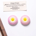 Detail showing pink and white gradient resin daisies for DIY jewelry accessories - Pink
