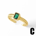 Verstellbarer vergoldeter Ring mit smaragdgrünem Zirkon und gedrehtem Band - Grüner Edelstein Rechteckig Stil