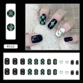 Detailoverzicht van R522 kunstnagels set met groen schaakbord en stermotieven - Schaakbord Stijl (R522)