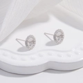 Dettaglio di montature per orecchini a perla girasole in argento S925 con zirconi lucidi - Stile A Oro Bianco 1 Paio / Oro bianco