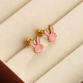 Boucles d'oreilles lapin en acier titane doré avec émail rose et fermoir à vis - Lapin Rose
