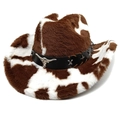 Detailansicht eines flauschigen Kuhdruck-Hutes mit silbernem Longhorn-Bullen-Emblem - M (56-58cm) / Gerade Krone Kaffee