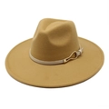 Close-up of wide-brimmed felt fedora with stylish gold buckle on thin decorative band - M (56-58cm) / Camel