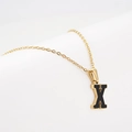 Collar de acero dorado con colgante de letra X y esmalte negro para mujer - Letra X Dorada