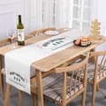 Linnen kersttafelloper met groene bomen en Merry Christmas-print op houten eettafel - 02-Kerstboom