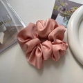 Chouchou géant en satin rose élégant avec éclat soyeux et texture moelleuse - Rose Pêche