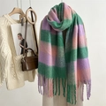 Dettaglio della sciarpa a quadri in mohair con lunghe frange in verde, viola e rosa - 38*250cm / Quadri Viola Verde