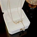 Elegante goldene Herz-Halskette mit Perlen und Kristallen in einer weißen Schmuckbox - Gold Herz Perlenanhänger (X393)