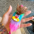 Penna a sfera creativa mostro di peluche con pelliccia sintetica colorata e viso buffo - Capelli Marroni