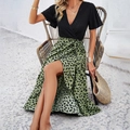 Robe portefeuille élégante à col en V, manches courtes et imprimé contrasté avec fente haute - S / Vert (Léopard)